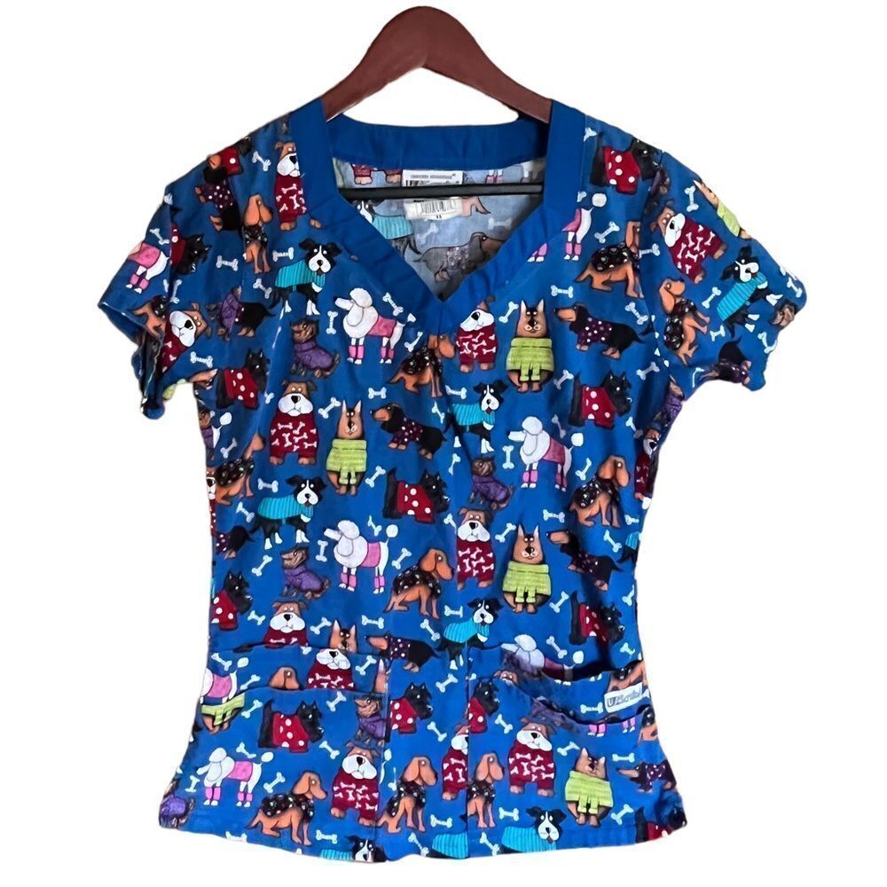 Uniform Advantage short sleeved v-neck scrub top in blue with dog print size XS